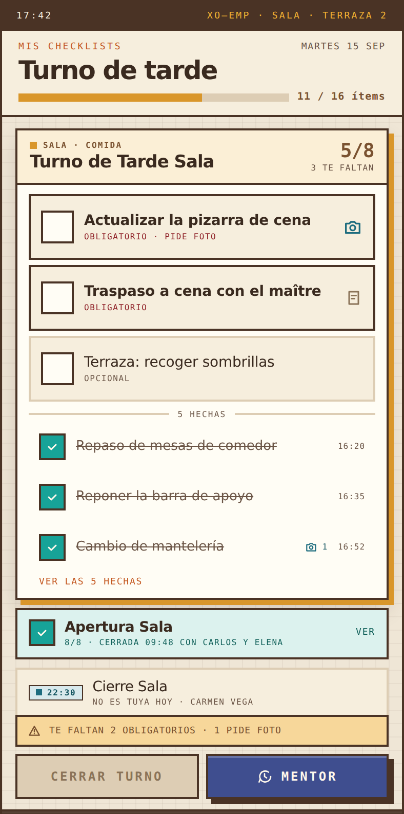 Checklist del turno en el movil del empleado, con los pasos obligatorios, el que pide foto y la hora de cada uno